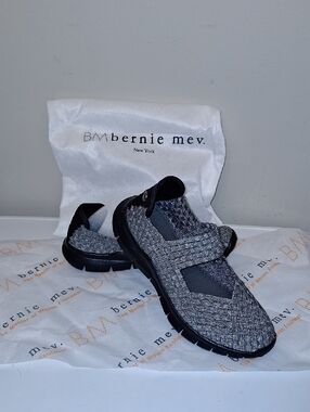 bernie mev. Woven Mary Jane Slip-On in Gray and Black